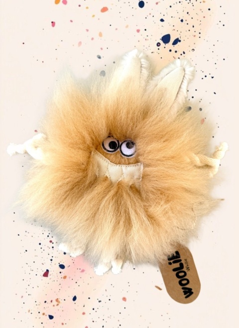 Moonster beżowy - zabawka ze skóry owczej z piszczałką potworek Moonster beżowy - zabawka ze skóry owczej z piszczałką potworek