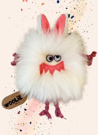 Moonster biały - zabawka ze skóry owczej z piszczałką potworek