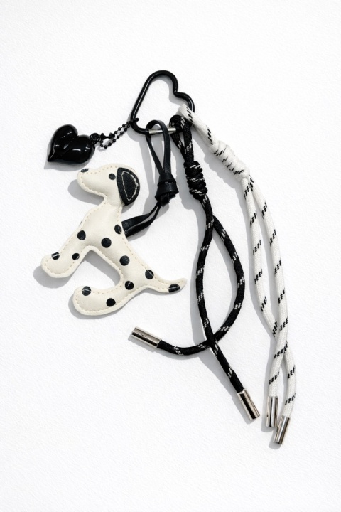 Breloczek "Dog Mom" biało-czarny duży