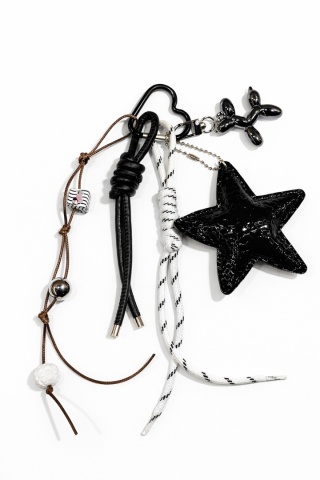 Breloczek "Dog Mom" biało-czarny duży