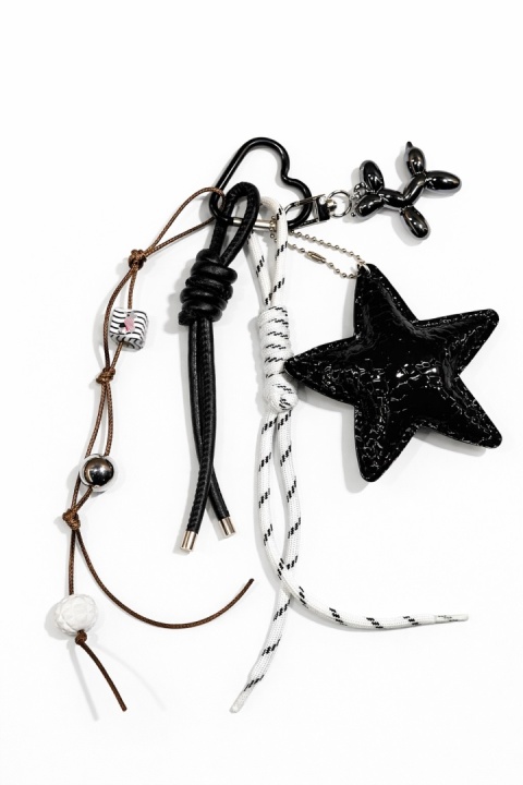 Breloczek "Dog Mom" biało-czarny duży