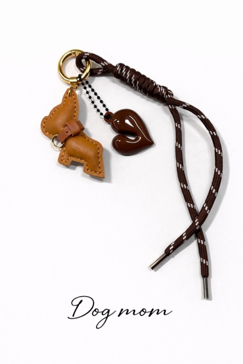 Breloczek "Dog Mom" brązowy