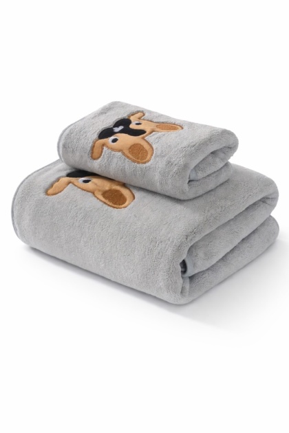 Zestaw szarych ręczników z haftem pieska